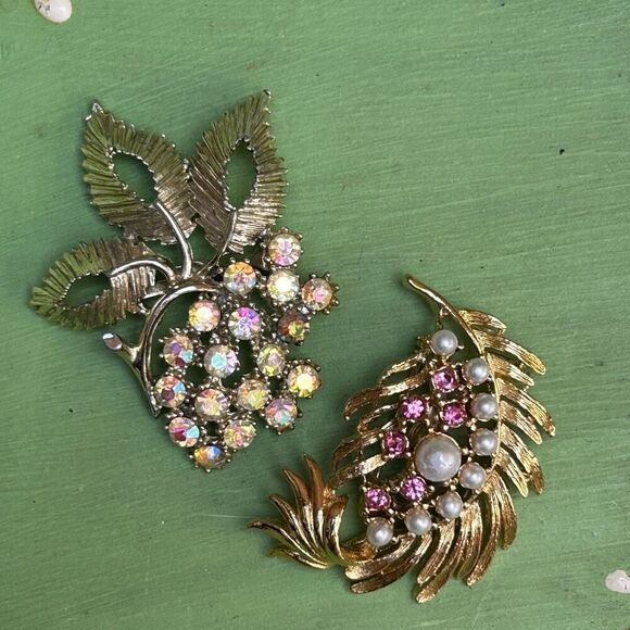 Lot Of 2 Vintage Gerry's & BSK Brooches Gold-tone Rhinestone Embellished Signed - Picture 4 of 8